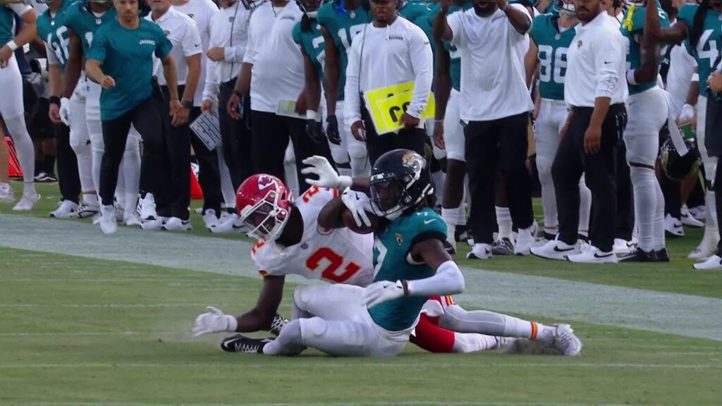 cant miss play brian thomas jr s one handed catch secures lawrences 41 yard launch