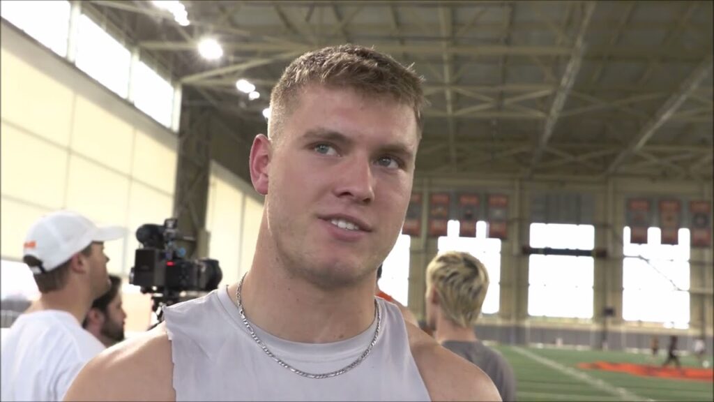 oklahoma state lb jeff roberson on sideline tablets and more after first game of 2024 season
