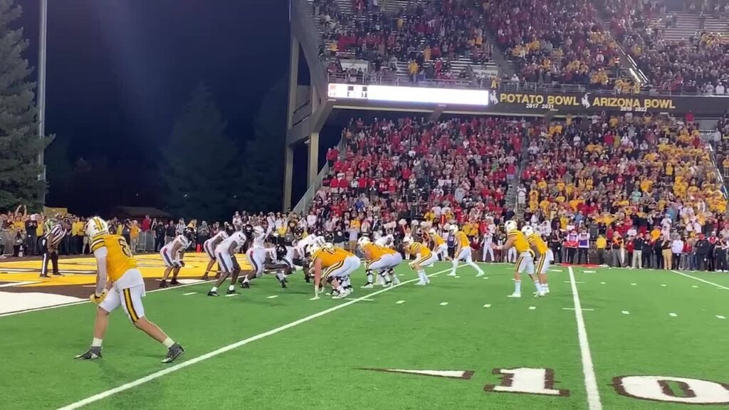 sam scott with the game winning 2 point conversion in wyomings win over texas tech
