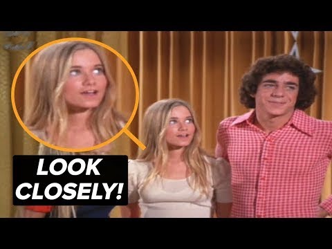 this photo is not edited take a closer look at this brady bunch blooper