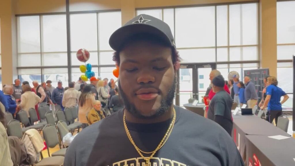 unions demarion thomas celebrates signing with vanderbilt